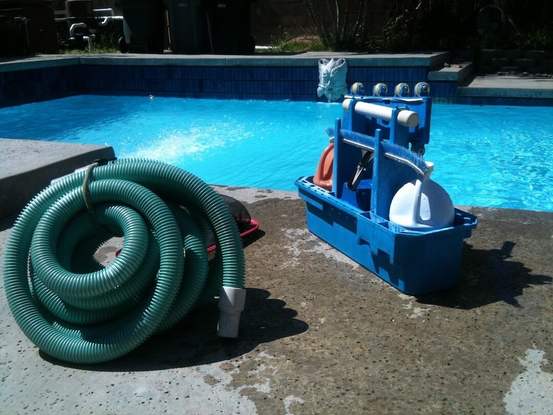 Effective Cleaning Techniques for Algae and Mineral Buildup Image